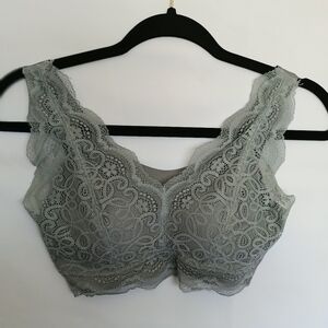 Gray Lace Full-Coverage Bra with Supportive Straps